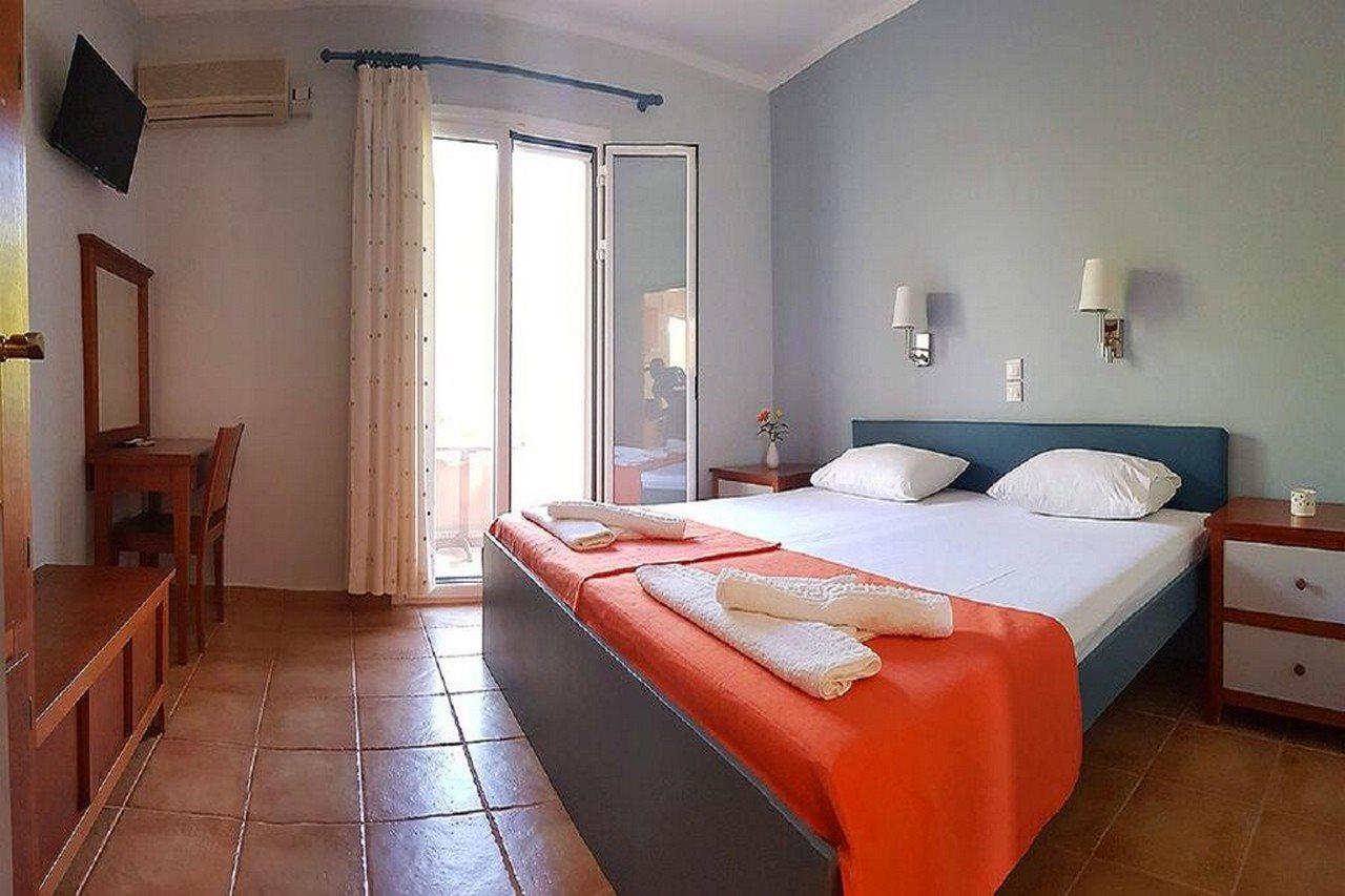 Aggelina S Apartments Xi Beach Bagian luar foto