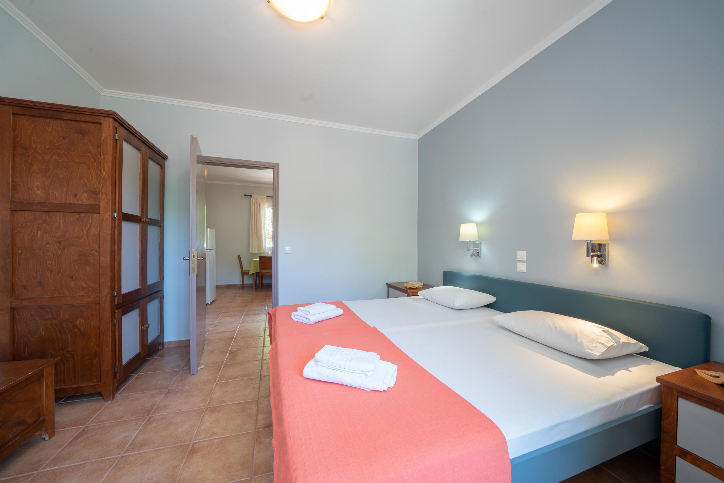 Aggelina S Apartments Xi Beach Bagian luar foto